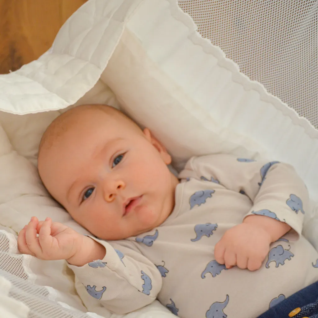 DuneDesign Babyhängematte Baby-Feder-Wiege Mit Spreizstab Befestigungsset | 100% Baumwolle Naturstoff | Kinderhängematte Hängewiege | Babyschaukel In Weiß | Balstbarkeit Max. 15KG 10 DuneDesign Babyhängematte Baby-Feder-Wiege Mit Spreizstab Befestigungsset | 100% Baumwolle Naturstoff | Kinderhängematte Hängewiege | Babyschaukel In Weiß | Balstbarkeit Max. 15KG – Bild 10